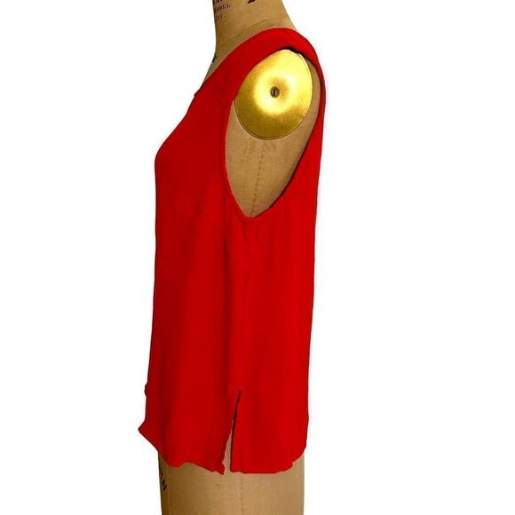 Red Phool Crepe Sleeveless Blouse Tank - Picture 2 of 8